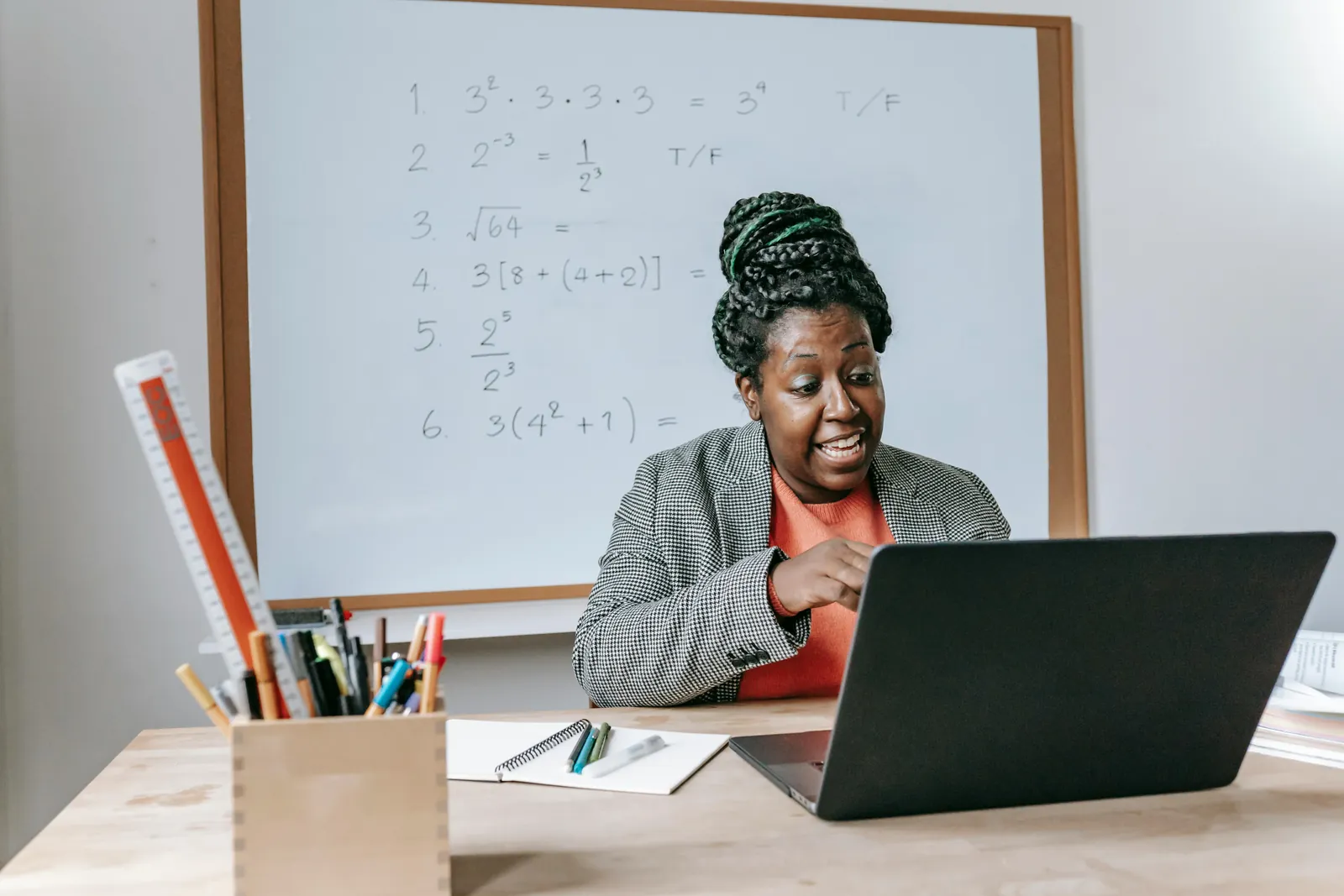 A teacher building a quiz on the Teach Bay dashboard